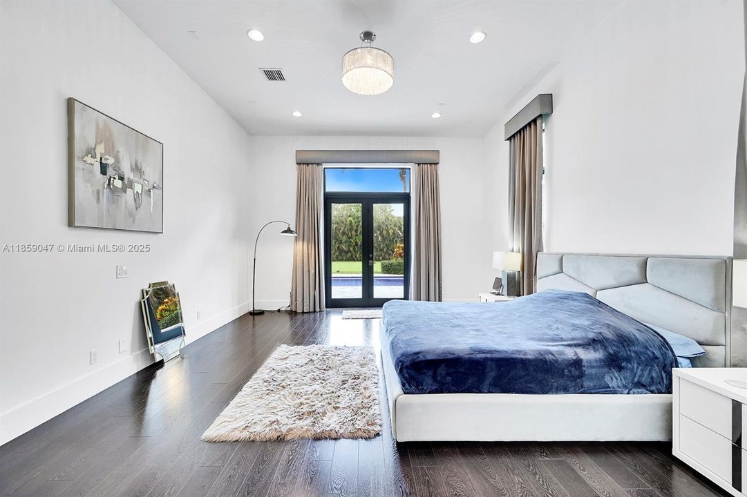 Active With Contract: $2,490,000 (5 beds, 5 baths, 4380 Square Feet)