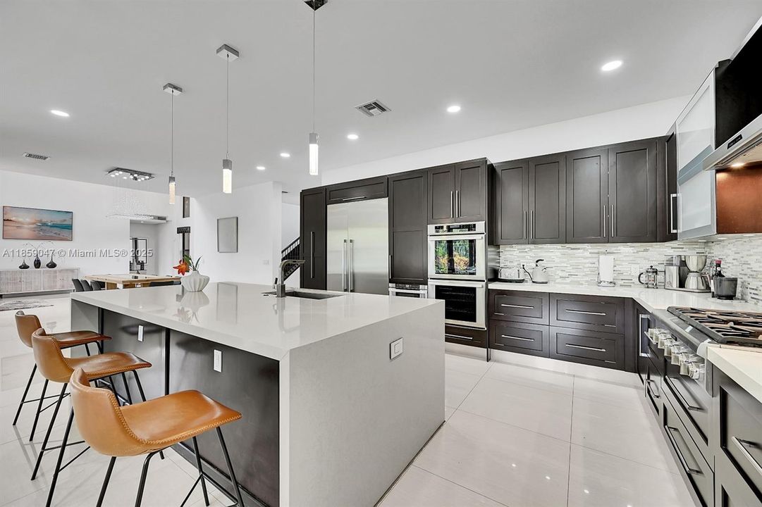 Active With Contract: $2,490,000 (5 beds, 5 baths, 4380 Square Feet)