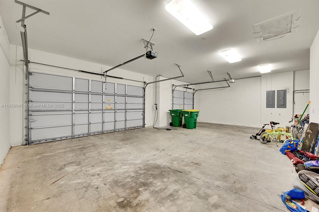 Active With Contract: $2,490,000 (5 beds, 5 baths, 4380 Square Feet)