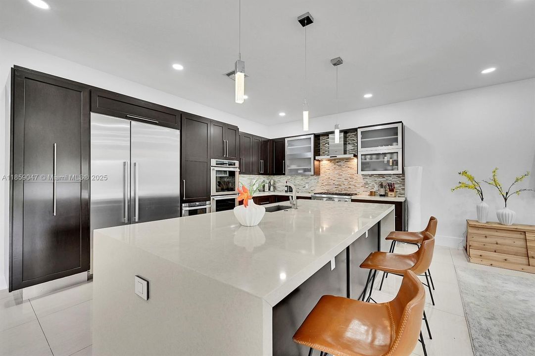 Active With Contract: $2,490,000 (5 beds, 5 baths, 4380 Square Feet)