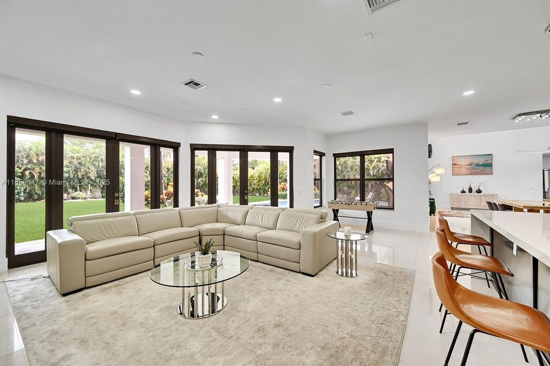 Active With Contract: $2,490,000 (5 beds, 5 baths, 4380 Square Feet)