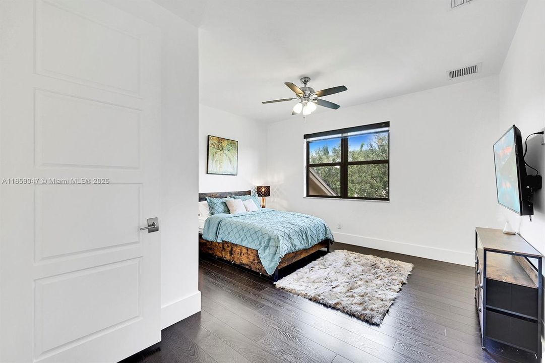 Active With Contract: $2,490,000 (5 beds, 5 baths, 4380 Square Feet)