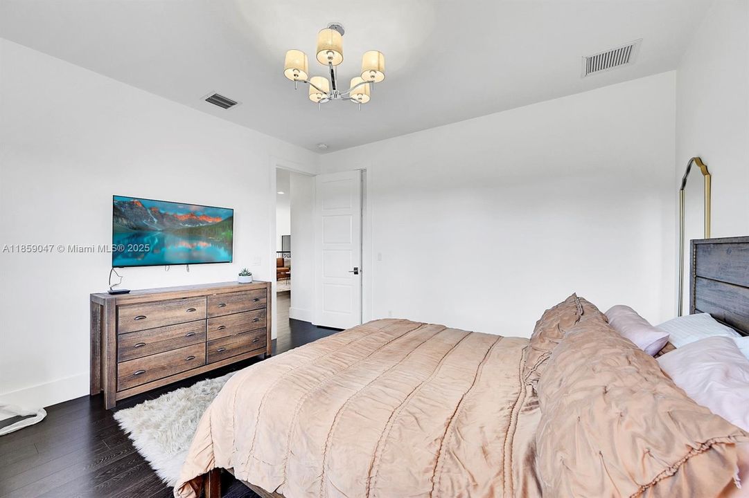 Active With Contract: $2,490,000 (5 beds, 5 baths, 4380 Square Feet)