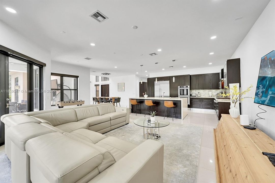 Active With Contract: $2,490,000 (5 beds, 5 baths, 4380 Square Feet)