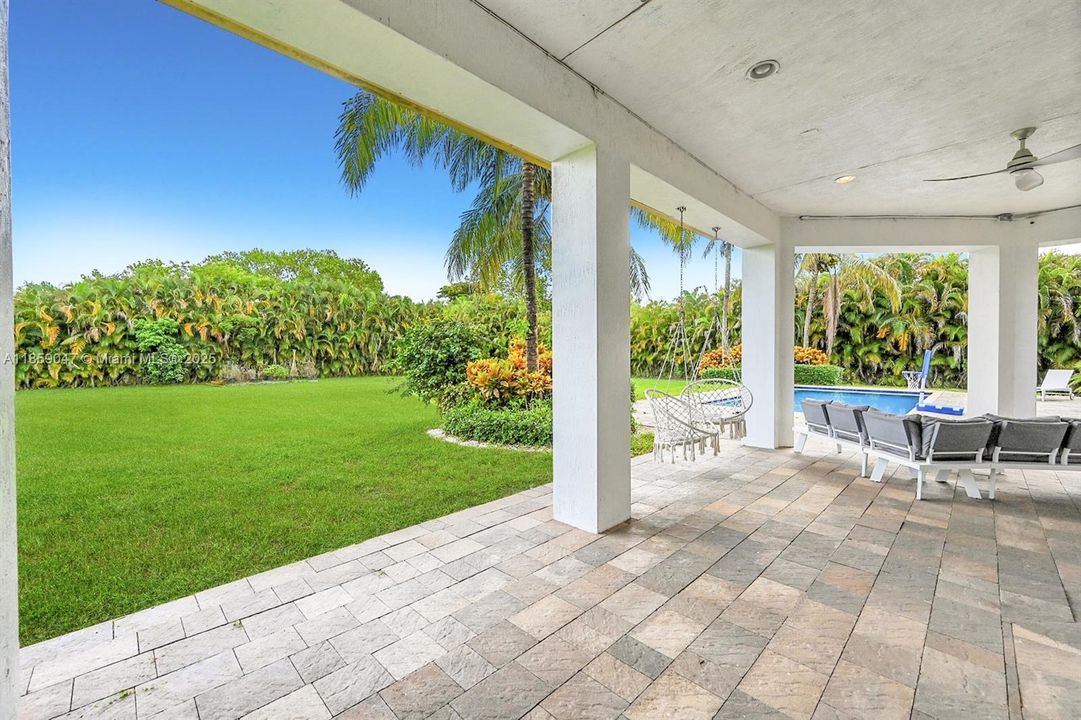 Active With Contract: $2,490,000 (5 beds, 5 baths, 4380 Square Feet)