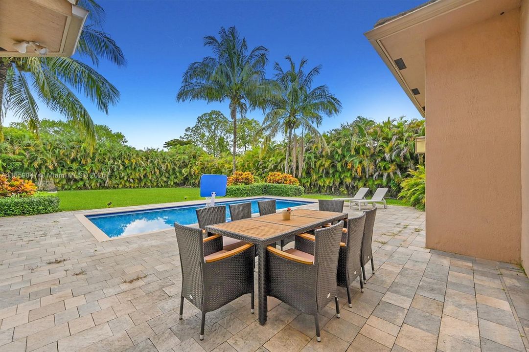 Active With Contract: $2,490,000 (5 beds, 5 baths, 4380 Square Feet)