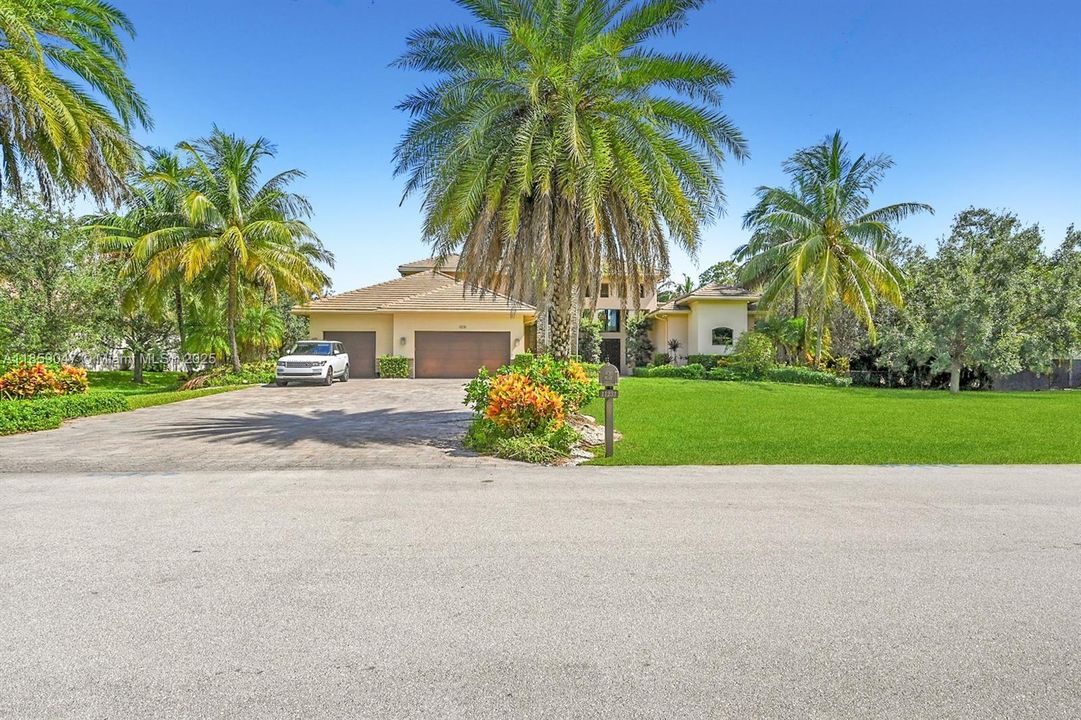 Active With Contract: $2,490,000 (5 beds, 5 baths, 4380 Square Feet)