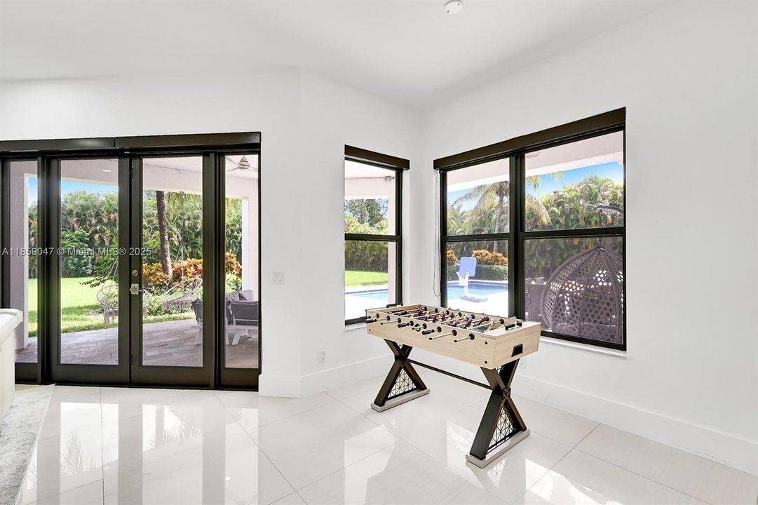 Active With Contract: $2,490,000 (5 beds, 5 baths, 4380 Square Feet)