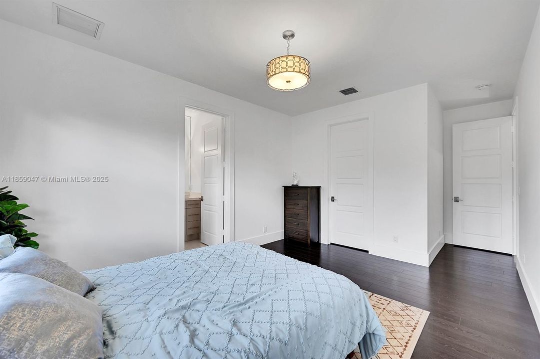 Active With Contract: $2,490,000 (5 beds, 5 baths, 4380 Square Feet)