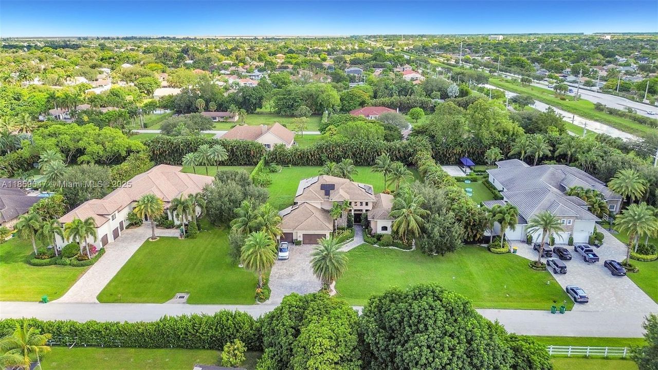 Active With Contract: $2,490,000 (5 beds, 5 baths, 4380 Square Feet)