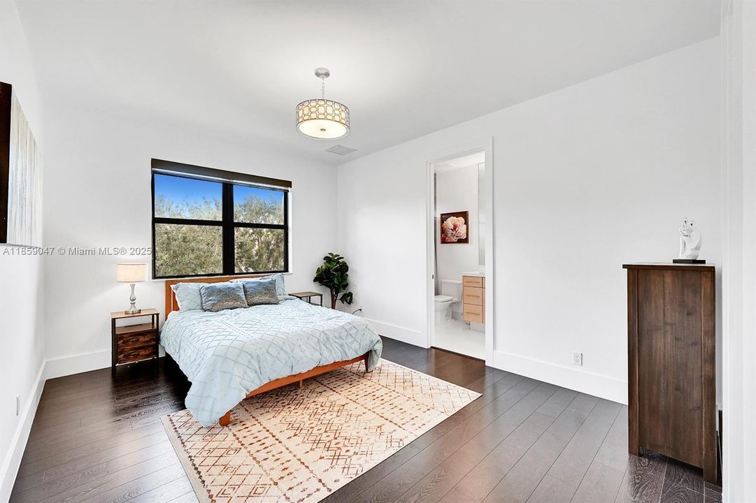 Active With Contract: $2,490,000 (5 beds, 5 baths, 4380 Square Feet)