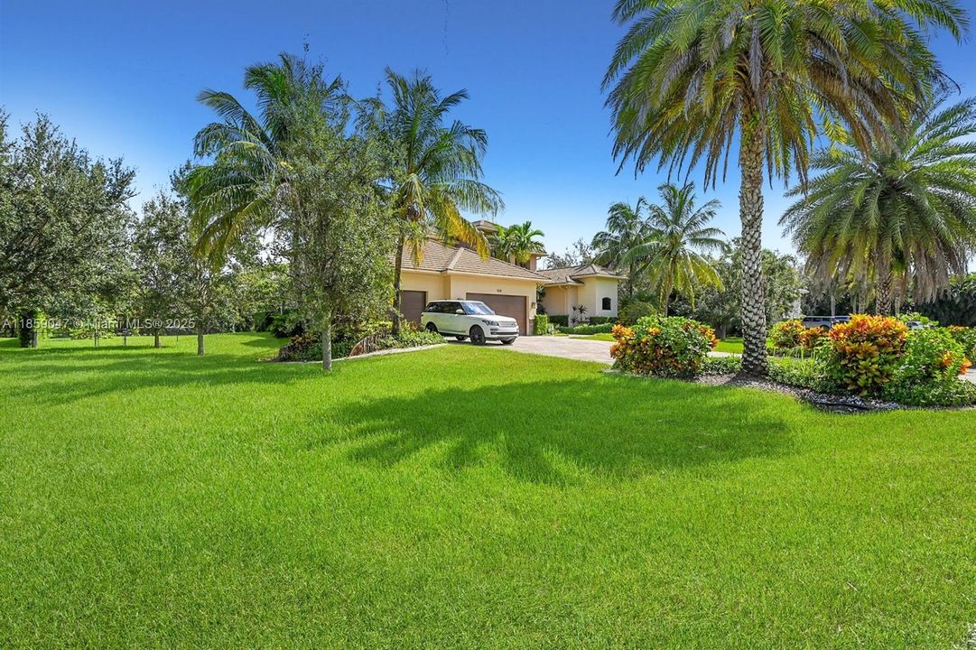 Active With Contract: $2,490,000 (5 beds, 5 baths, 4380 Square Feet)