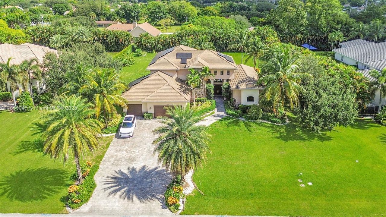 Active With Contract: $2,490,000 (5 beds, 5 baths, 4380 Square Feet)