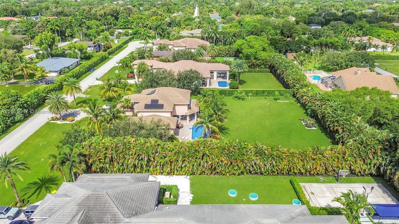 Active With Contract: $2,490,000 (5 beds, 5 baths, 4380 Square Feet)