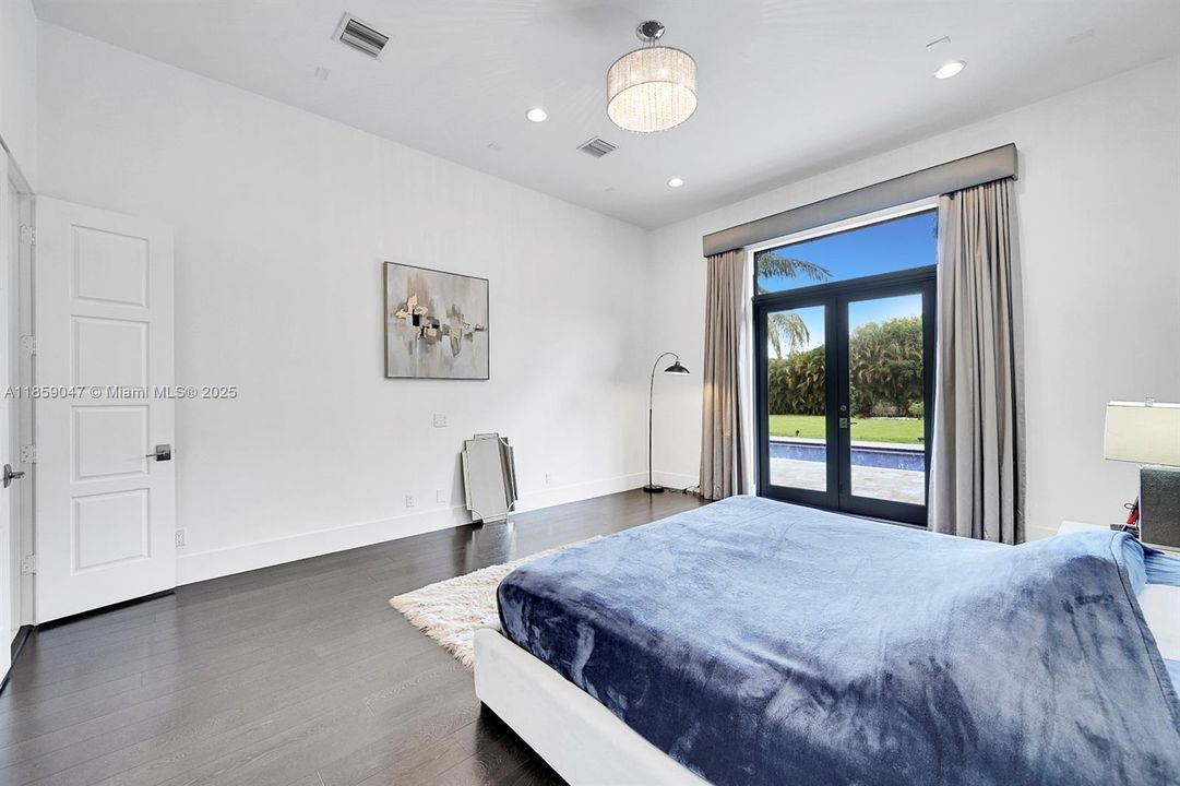 Active With Contract: $2,490,000 (5 beds, 5 baths, 4380 Square Feet)