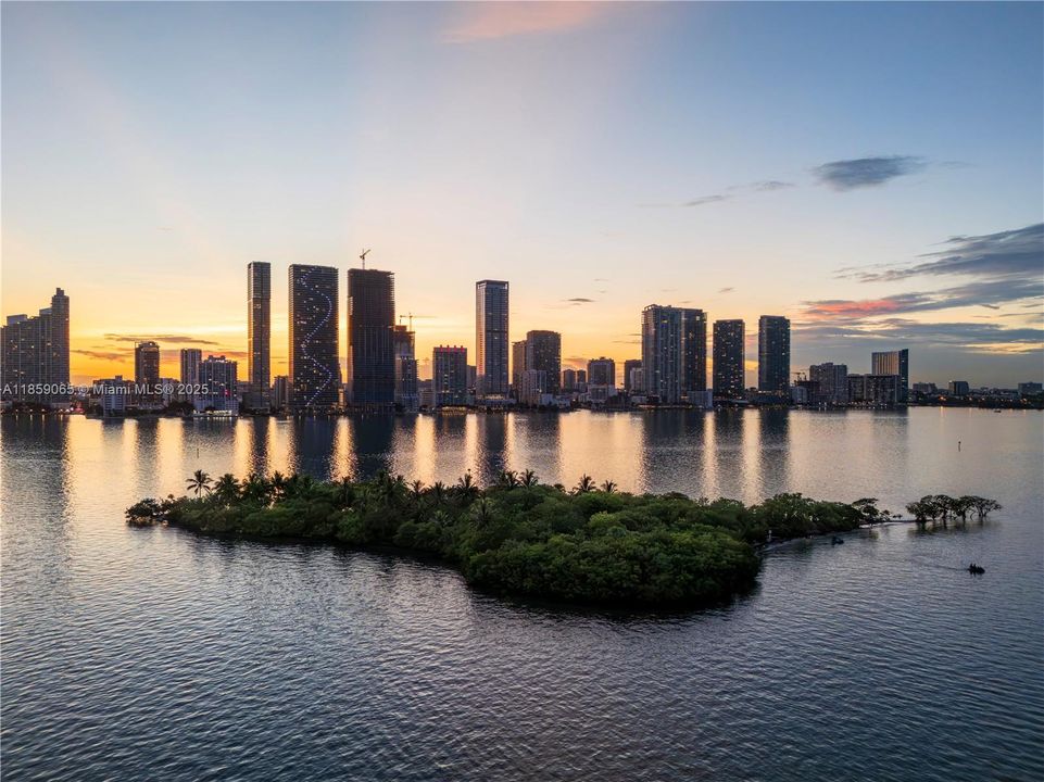 En Venta: $2,400,000 (3 camas, 3 baños, 1759 Pies cuadrados)