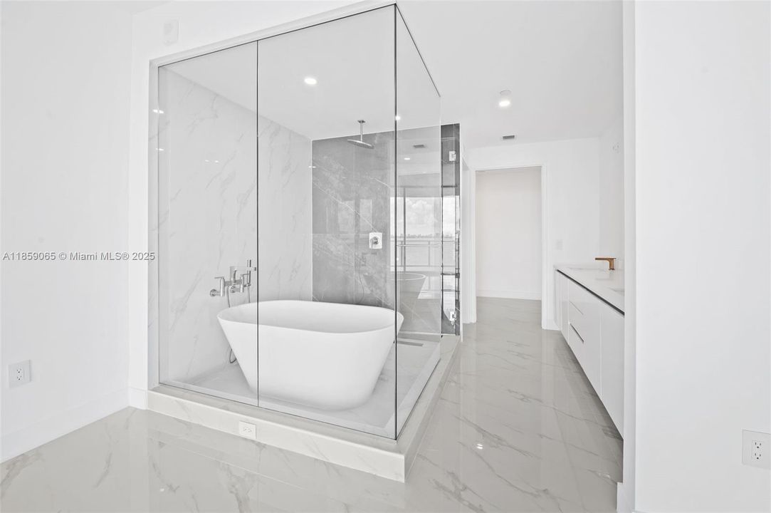 En Venta: $2,400,000 (3 camas, 3 baños, 1759 Pies cuadrados)