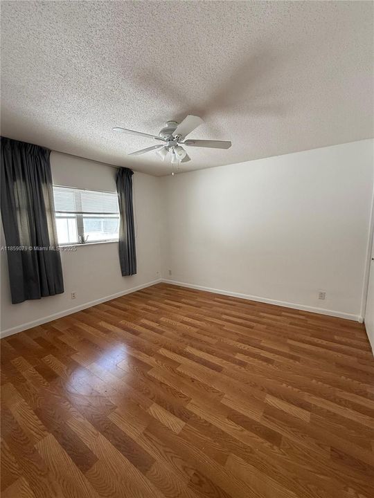 Под контрактом: $1,370 (1 спален, 1 ванн, 572 Квадратных фут)