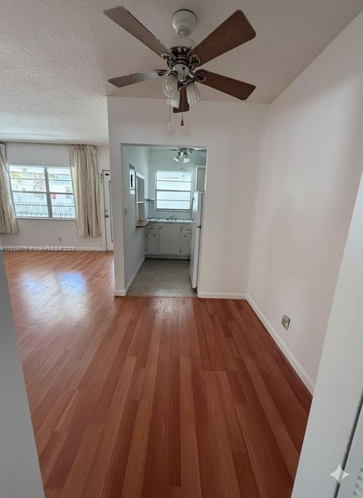 Под контрактом: $1,370 (1 спален, 1 ванн, 572 Квадратных фут)