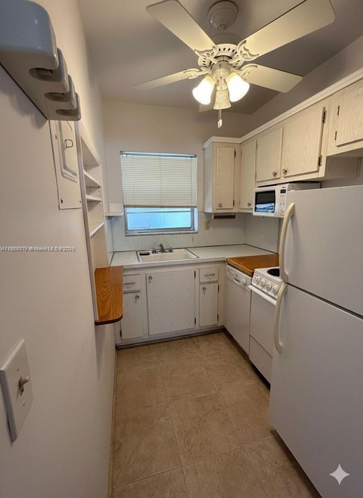 Под контрактом: $1,370 (1 спален, 1 ванн, 572 Квадратных фут)