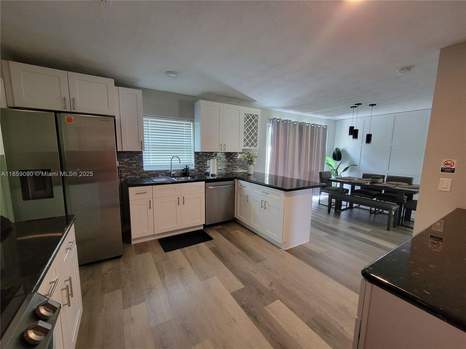 Recently Rented: $2,400 (3 beds, 2 baths, 1434 Square Feet)