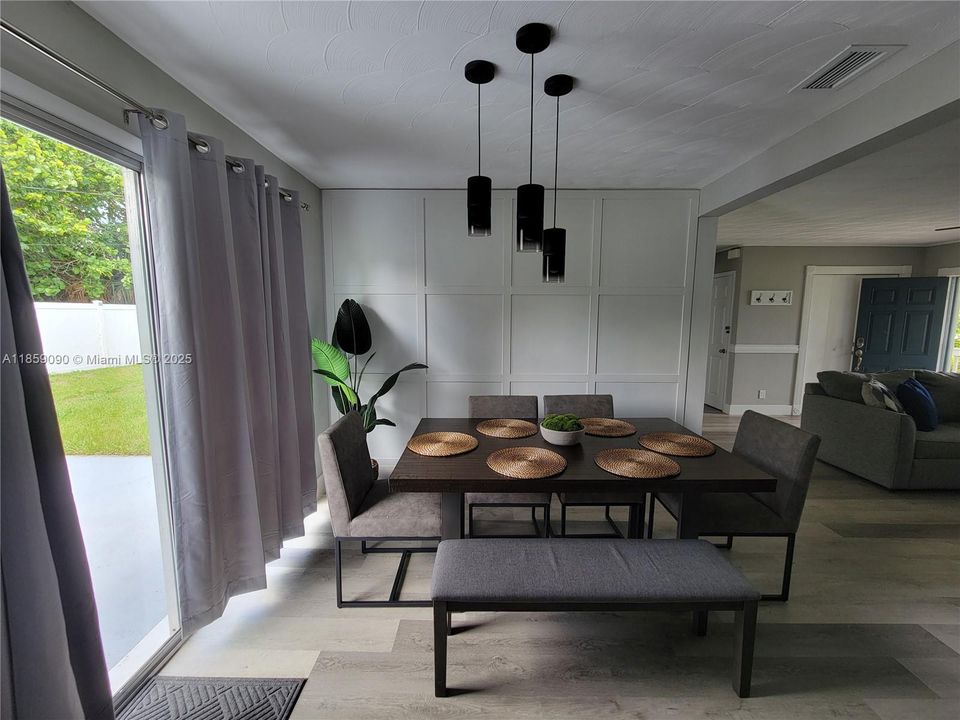 Recently Rented: $2,400 (3 beds, 2 baths, 1434 Square Feet)