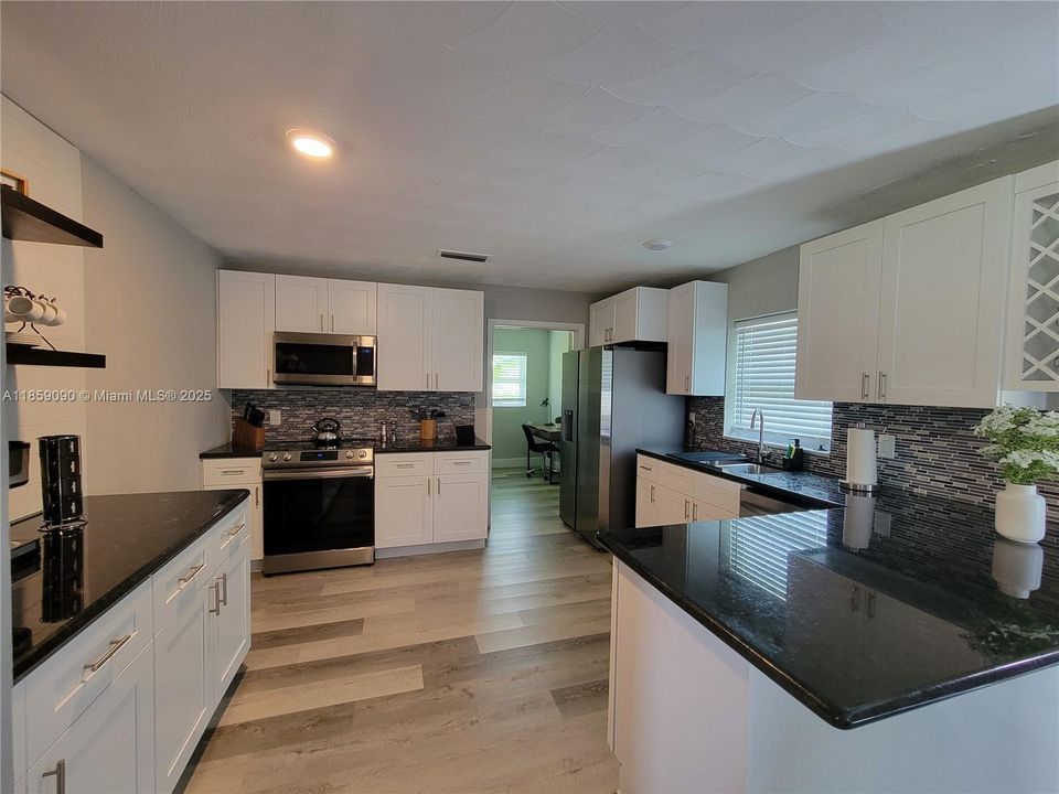 Recently Rented: $2,400 (3 beds, 2 baths, 1434 Square Feet)