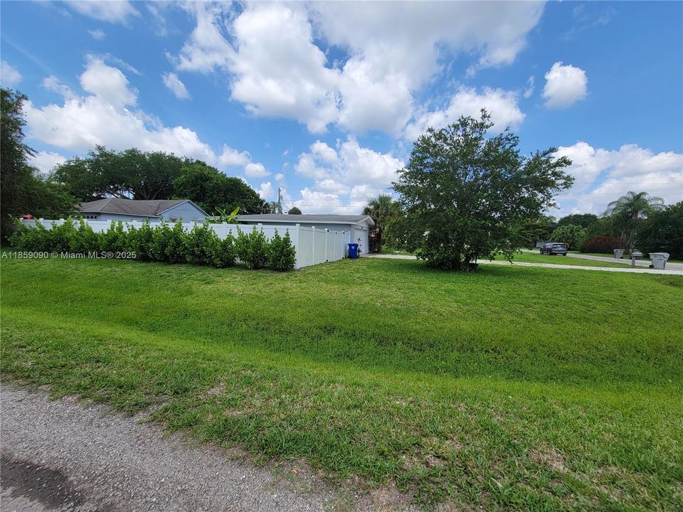 Recently Rented: $2,400 (3 beds, 2 baths, 1434 Square Feet)