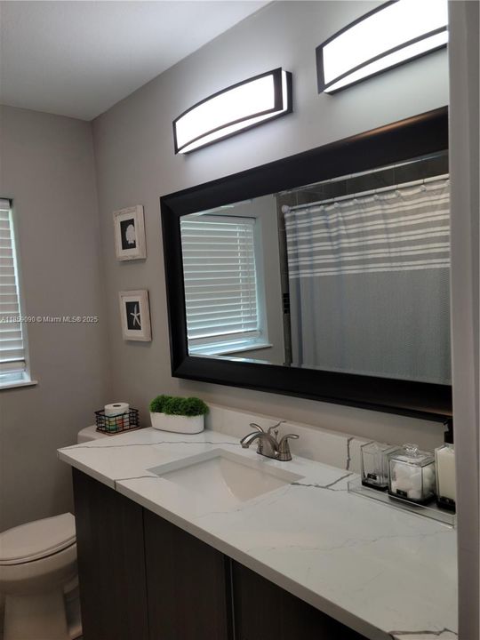 Recently Rented: $2,400 (3 beds, 2 baths, 1434 Square Feet)