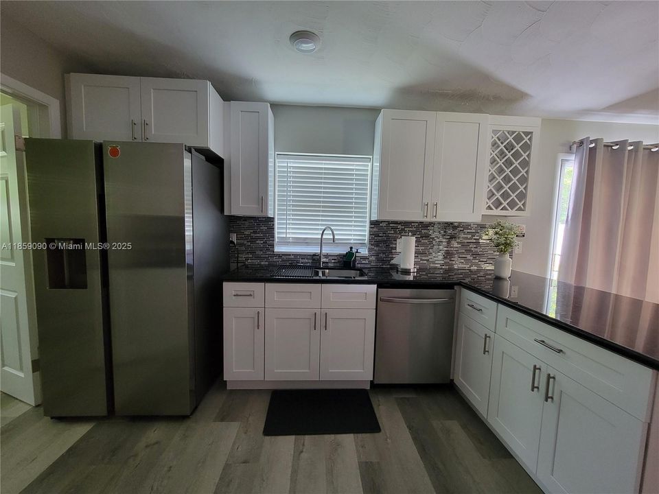 Recently Rented: $2,400 (3 beds, 2 baths, 1434 Square Feet)