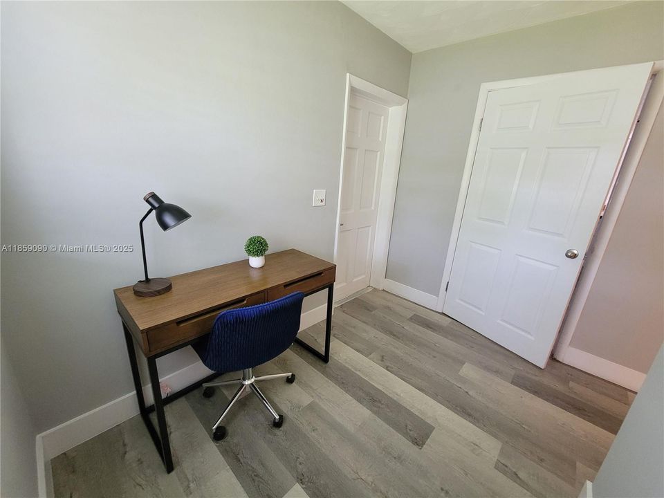 Recently Rented: $2,400 (3 beds, 2 baths, 1434 Square Feet)