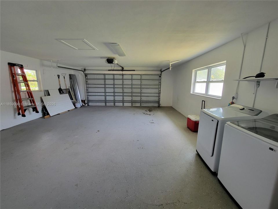 Recently Rented: $2,400 (3 beds, 2 baths, 1434 Square Feet)