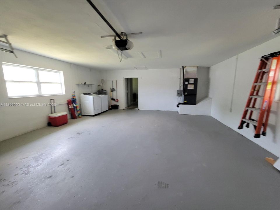 Recently Rented: $2,400 (3 beds, 2 baths, 1434 Square Feet)