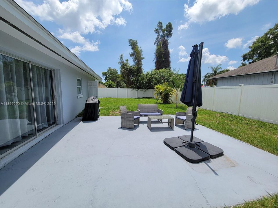 Recently Rented: $2,400 (3 beds, 2 baths, 1434 Square Feet)