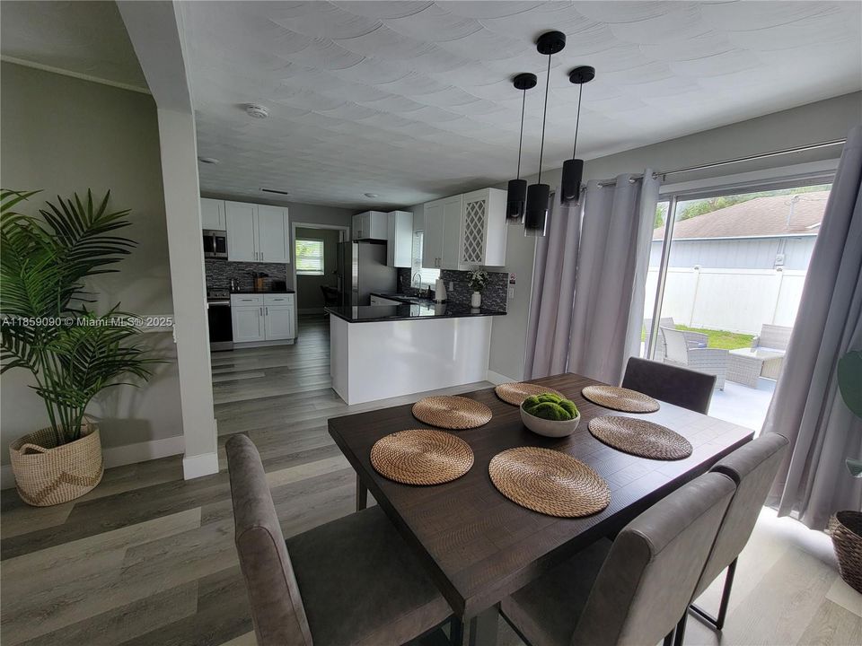 Recently Rented: $2,400 (3 beds, 2 baths, 1434 Square Feet)