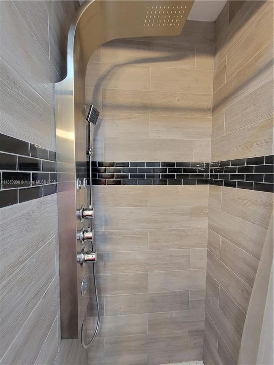 Recently Rented: $2,400 (3 beds, 2 baths, 1434 Square Feet)