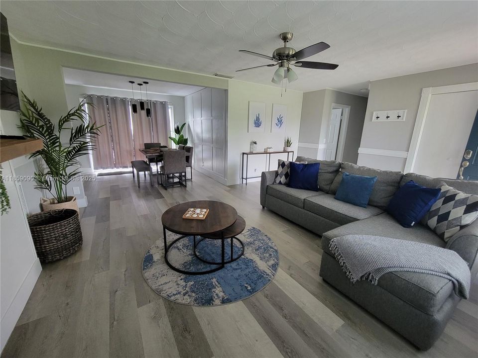 Recently Rented: $2,400 (3 beds, 2 baths, 1434 Square Feet)