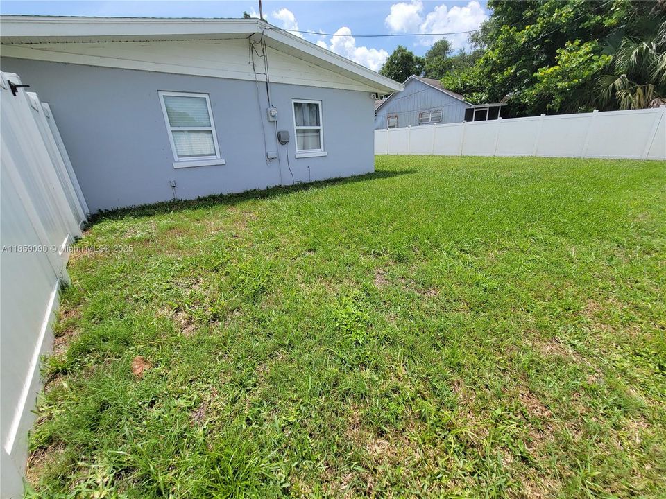 Recently Rented: $2,400 (3 beds, 2 baths, 1434 Square Feet)