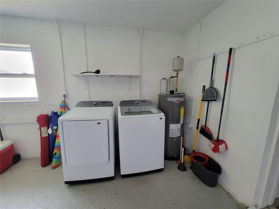 Recently Rented: $2,400 (3 beds, 2 baths, 1434 Square Feet)