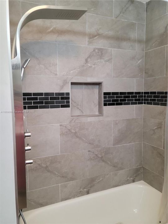 Recently Rented: $2,400 (3 beds, 2 baths, 1434 Square Feet)