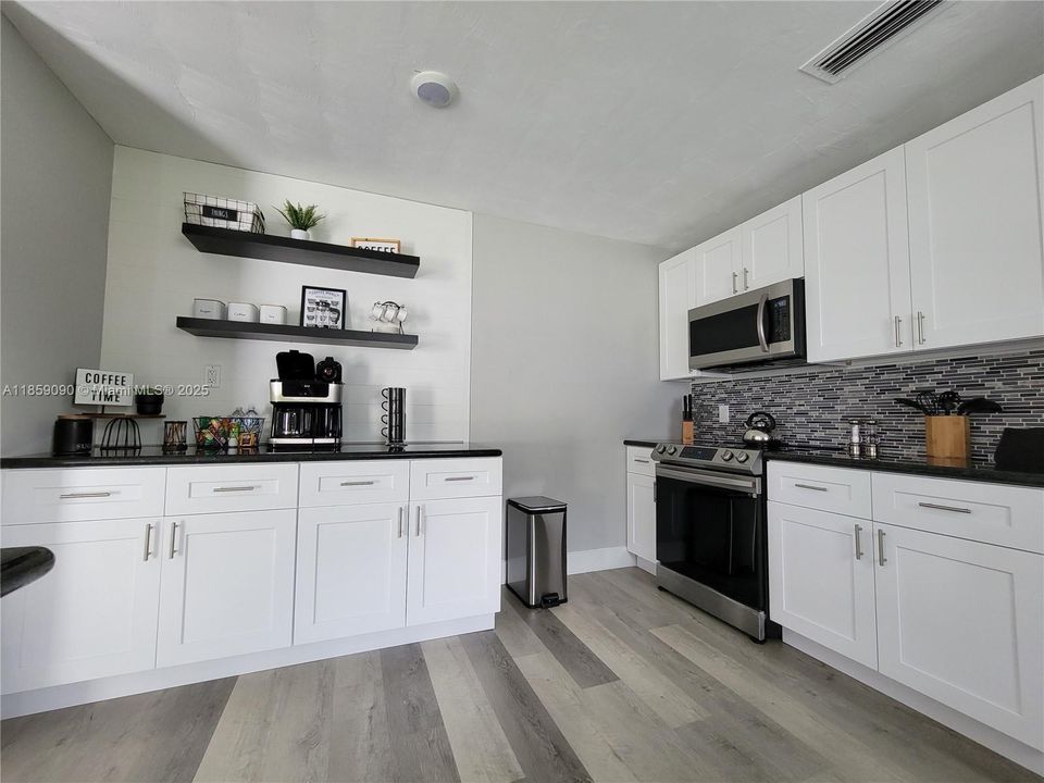 Recently Rented: $2,400 (3 beds, 2 baths, 1434 Square Feet)