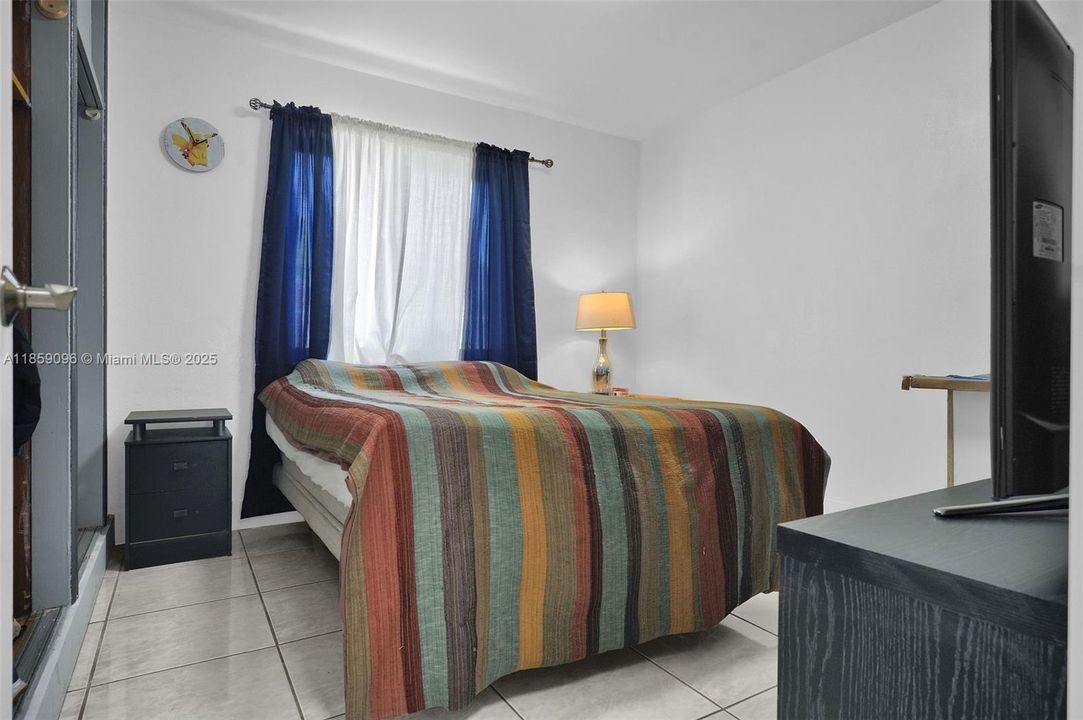 Vendido Recientemente: $690,000 (5 camas, 3 baños, 2144 Pies cuadrados)