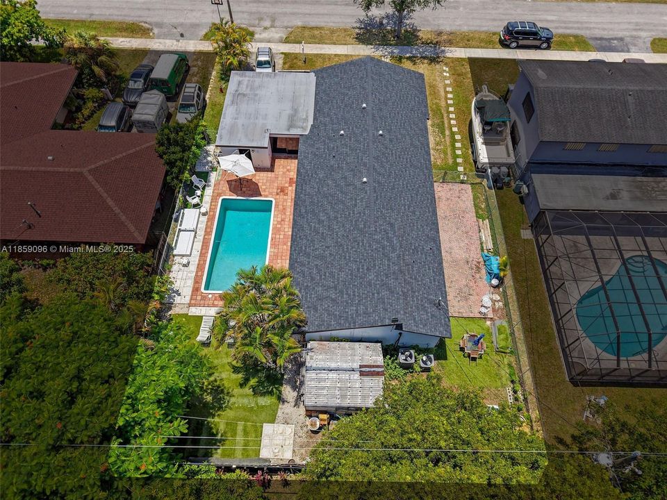 Vendido Recientemente: $690,000 (5 camas, 3 baños, 2144 Pies cuadrados)