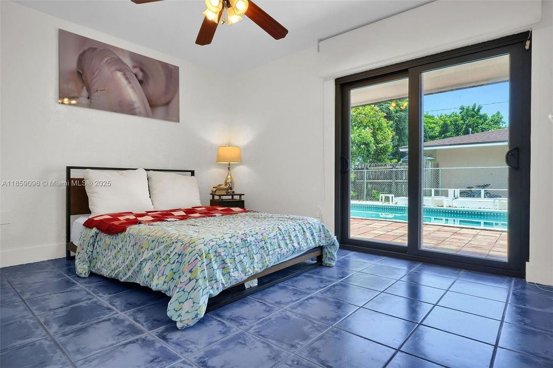 Vendido Recientemente: $690,000 (5 camas, 3 baños, 2144 Pies cuadrados)