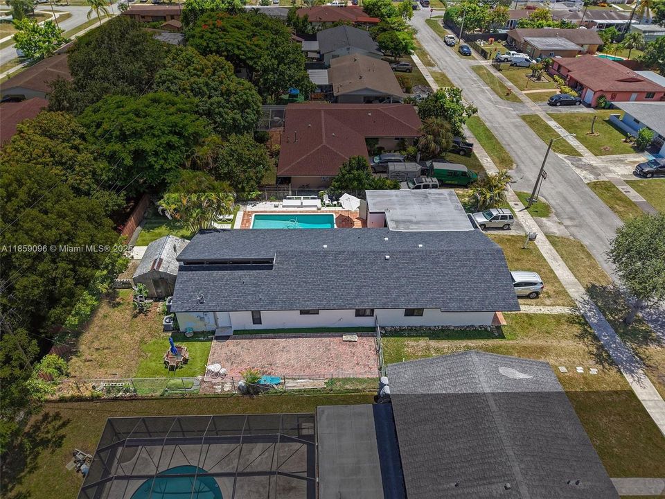 Vendido Recientemente: $690,000 (5 camas, 3 baños, 2144 Pies cuadrados)