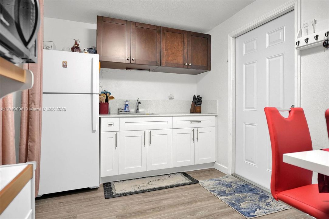 Vendido Recientemente: $690,000 (5 camas, 3 baños, 2144 Pies cuadrados)