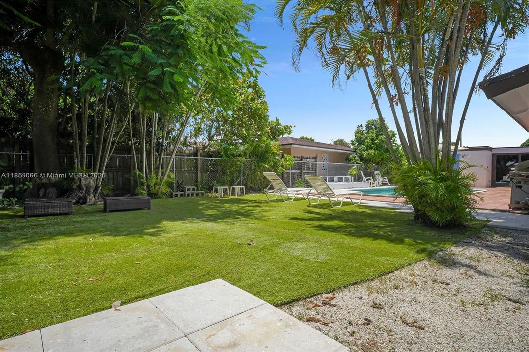 Vendido Recientemente: $690,000 (5 camas, 3 baños, 2144 Pies cuadrados)