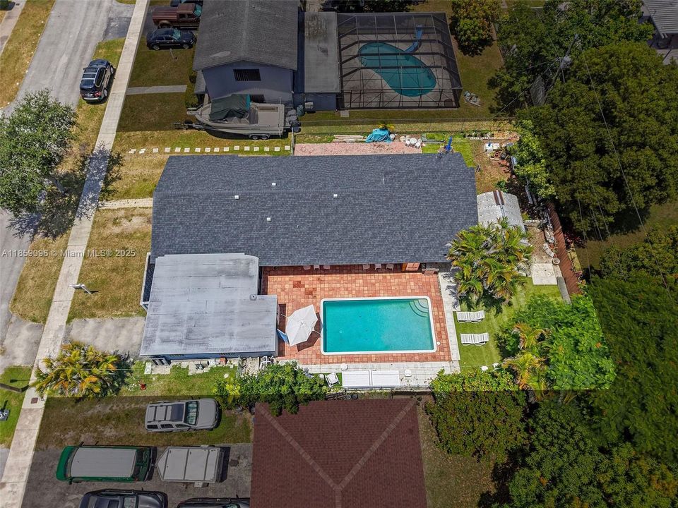 Vendido Recientemente: $690,000 (5 camas, 3 baños, 2144 Pies cuadrados)