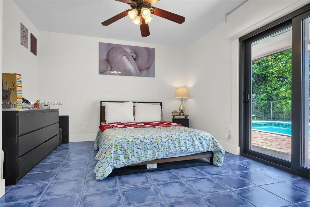 Vendido Recientemente: $690,000 (5 camas, 3 baños, 2144 Pies cuadrados)