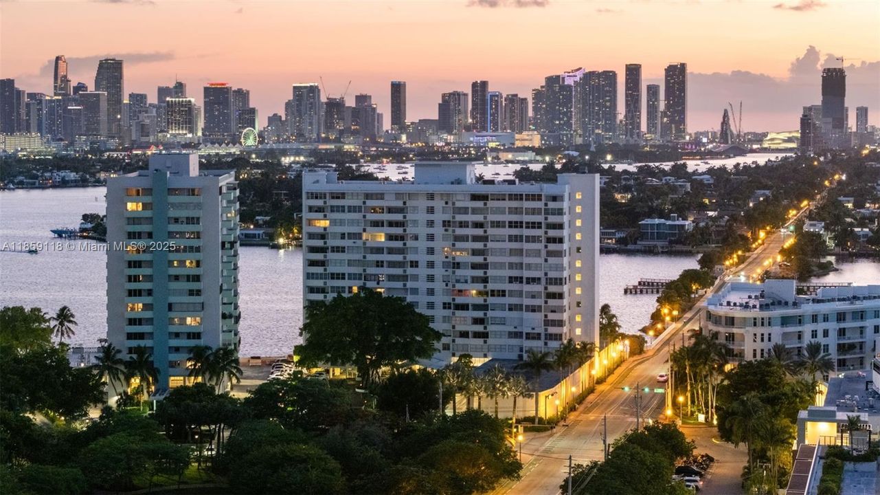 Recently Sold: $799,888 (1 beds, 1 baths, 859 Square Feet)